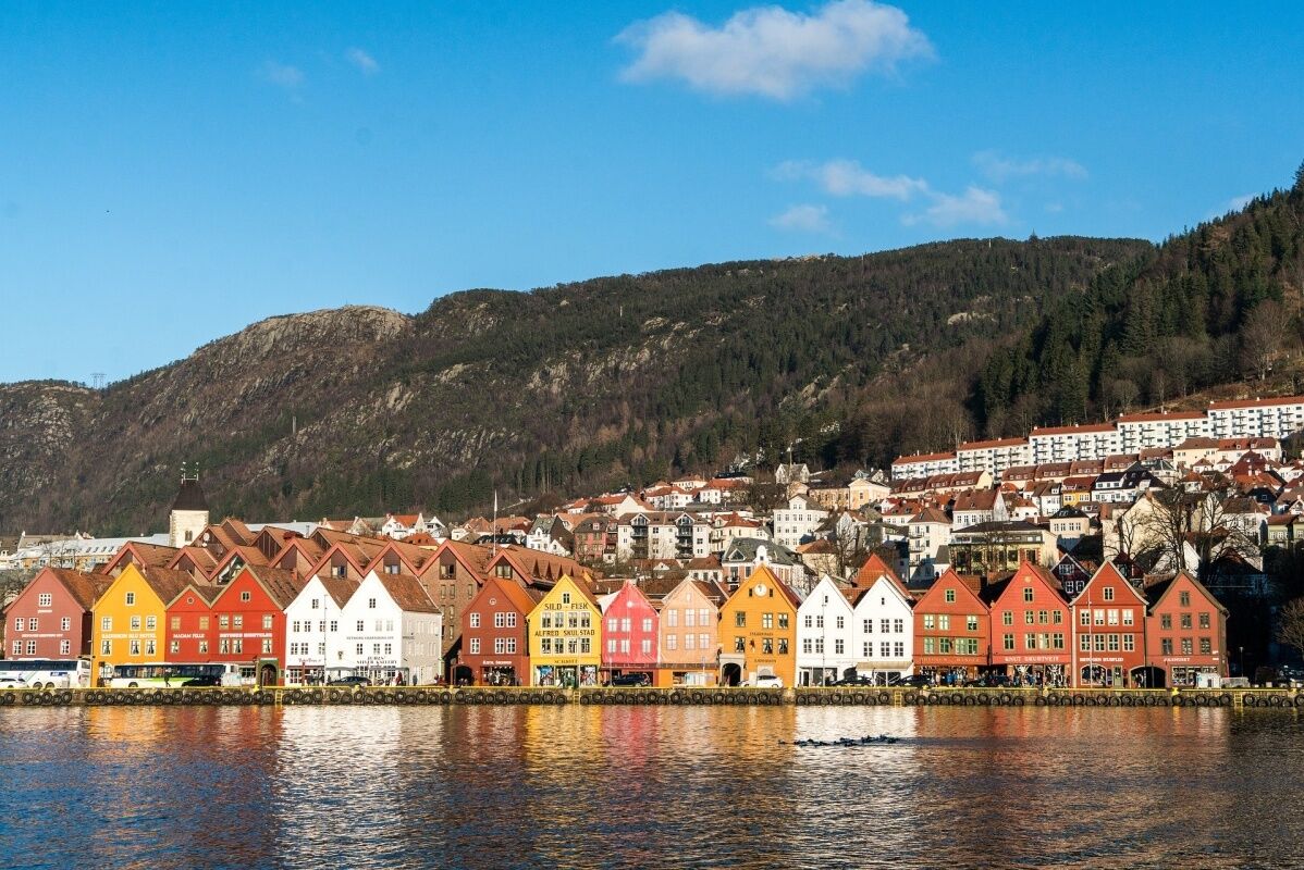 Норвегия относится к европе. Берген Норвегия архитектура. Дом в Бергене Норвегия. Берген Германия город. Берген Норвегия домики.